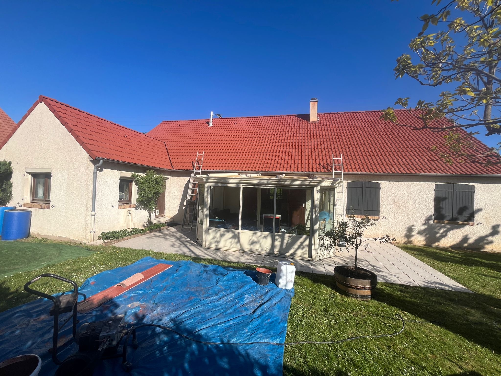 Photo chantier couvreur à Chalon-sur-Saône : Comment comparer un couvreur à Chalon-sur-Saône avant de signer votre devis ?
